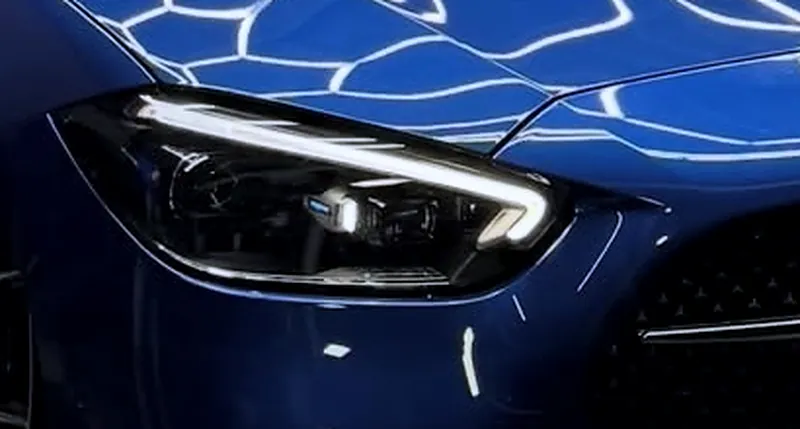 Farol de LED da Mercedes em close
